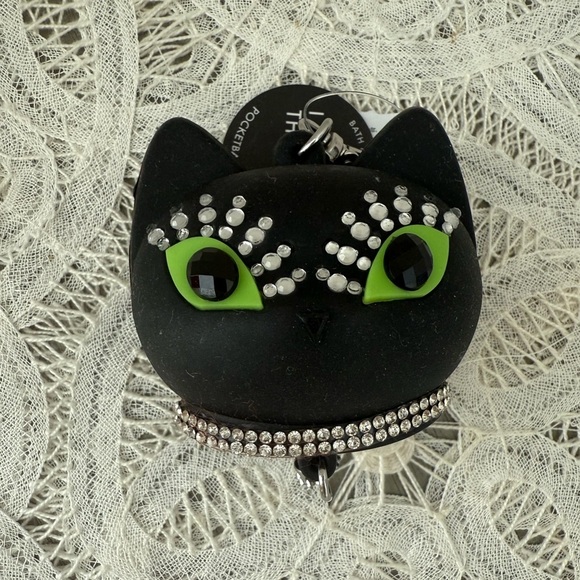New Bath & Body Works
Halloween Glam Black Cat Glow In The Dark PocketBac Holder - Picture 2 of 2
